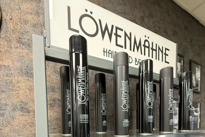 Friseur bei der Arbeit